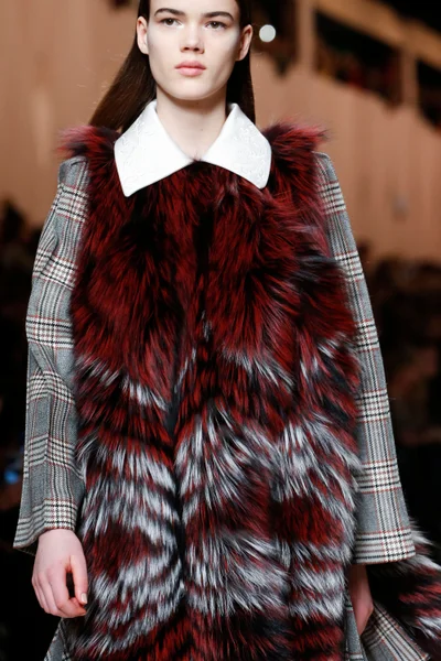 Look 28